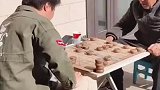 文理男生陪爷爷下象棋，招招都是科技与狠活