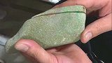 这块玉石切出，品相完整