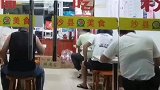 吃个夜宵也这么整齐？