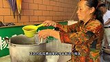 福建阿姨做海边甜品，顶着烈日自己出海采草晒草熬制，做一锅要8天