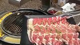 烤这么一大片烤肉，还真是第一次见，这么大怎么吃呀