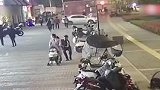 陕西西安：一人偷盗一人接应 两男子分工尾随女性作案