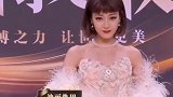 迪丽热巴 复古波波头羽毛披风造型 红毯热巴从不失手！