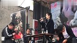 实拍农村女艺人翻唱一首《爱情错觉》,旋律动听,百听不厌