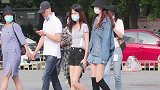 街拍：大热天，有些美女还穿长靴为哪般？个性！时尚！好看！