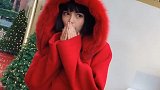 我刚买的衣服 你们觉得这套红色外套好看吗
