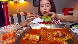 韩国女孩吃粉条豆芽排骨，吃的太香了