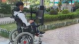 厉害！西安高校大学生发明霍金同款轮椅，一个眼神就能前进
