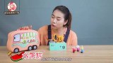 佩奇在路边捡到一块钱，半路冲出来个贪财狗，疯狂地吃盆里的金币