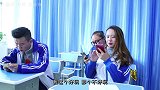 学生期末成绩考得好，老师允许学生上课玩手机，太逗了