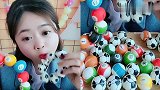 美女直播吃彩色玩具糖果，各种口味任意选，是我向往的生活！