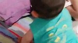 即使姐姐已经20岁了，也逃不过弟弟的魔爪，真是惨不忍睹啊！