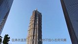 上海中心大厦高达632米，刮风时摆动超过1米，上面的人不慌吗