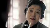 霞光：甄精细挟持翠玲从门外走来，方若愚迫于麻苏苏的威胁，唯有同意了下来