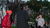 你永远都想不到摄影师是怎么给别人拍视频的