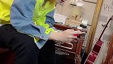 我跟我弟说你好像有那个大病，他说你咋知道的？请开始你的表演 沙雕男孩