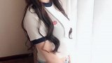 美女傲人身姿高颜值美女，紧身牛仔裤大秀丰腴身材！