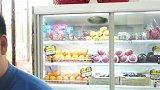 二货夫妻吵架置气，结果为抬杠把店里的东西疯狂送人太逗了