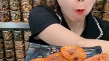 吃虾的时候一定要带壳一起吃，这样才会更补钙
