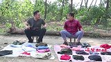 村妹和二货第一次摆摊卖衣服，因为卖的便宜俩人干仗，结局太逗了
