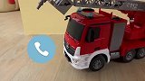 仿真工程车玩具，挖掘机叫来了好兄弟消防车，这样就可以注水了