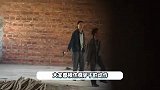 《狂飙》麻子成景点了！粉丝模仿疯驴子与其合照，魔性动作太好笑