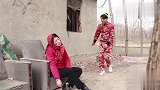 小伙找美女借钱，美女不想借竟然假装晕倒，结局太搞笑了