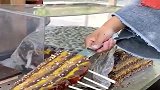 新疆切糕如此天价，那我就吃路边5块钱一个的年糕，好吃又便宜！