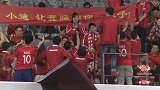 中超-17赛季-520球迷故事：上港战贵州中场休息球迷求婚成功   用胜利见证幸福-专题