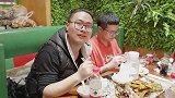 人生一串他家的烤鸽子，是这里最好吃最受欢迎的