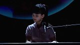 歌声的翅膀她的声音清澈无比，加上独特弹奏，评委们全服了