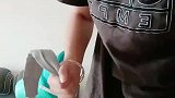 大一新生在家背行李演习开学，你这是想要迎新学长的命