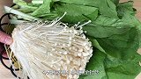 天热了要多吃小白菜，加1把金针菇，开胃解腻，简单又好吃