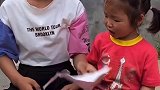 我的童年：桌子上好多的棒棒糖