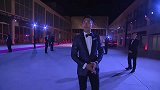 智族GQ2017年度人物盛典：杨祐宁灰色西装红毯亮相