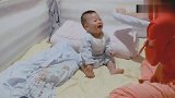 宝宝和媳妇笑得跟花一样，奶爸看你们开心很幸福，你家是这样吗