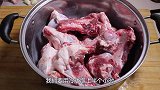 教你大骨汤的熬制方法，汤汁浓郁骨肉鲜香，最关键在于这一步