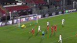 第6分钟阿尔克马尔球员科普迈纳斯点球进球 阿尔克马尔1-0里耶卡