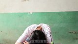 短剧：兄妹俩给妈妈表演大变活人游戏，没想妈妈被吓出了表情包！