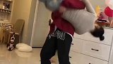 姐弟俩玩闹，前一秒欢声笑语，后一秒痛哭流涕
