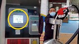 司机曝光120升油箱被加161升 官方：不合格加油机被查封