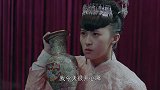 星火云雾街：龙三趁其不备，扭断了胡局长的脖子将其杀害，却无意中躲进了欣兰的房间