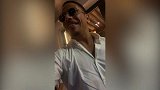 汪嵩带全队打卡撒盐哥 惊叹口味还不错