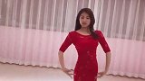 气质美女穿搭一身火热的红裙，跳性感舞蹈