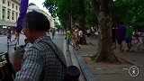 越南女性生活状态，在马路边跳舞，精力很旺盛！