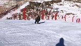 很多人没练过的单板滑雪入门教学回山练习方法，视频学员7岁滑雪单板滑雪