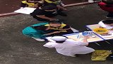 怕打针的孩子必须努力奔跑，逮住先打屁屁再打针