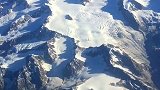 飞机上俯瞰伊犁，冰川与丰富降水孕育了这个祖国大西北的塞外江南
