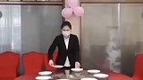服务员的神操作，简直把我看懵了
