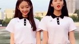 双胞胎姐妹在操场做了这种事，两姐妹还很嗨的在摇头，真的是好看